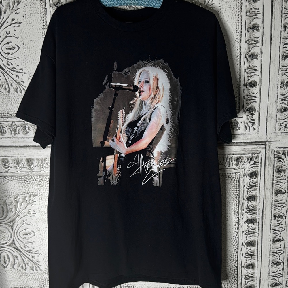 Avril Lavigne band T shirt